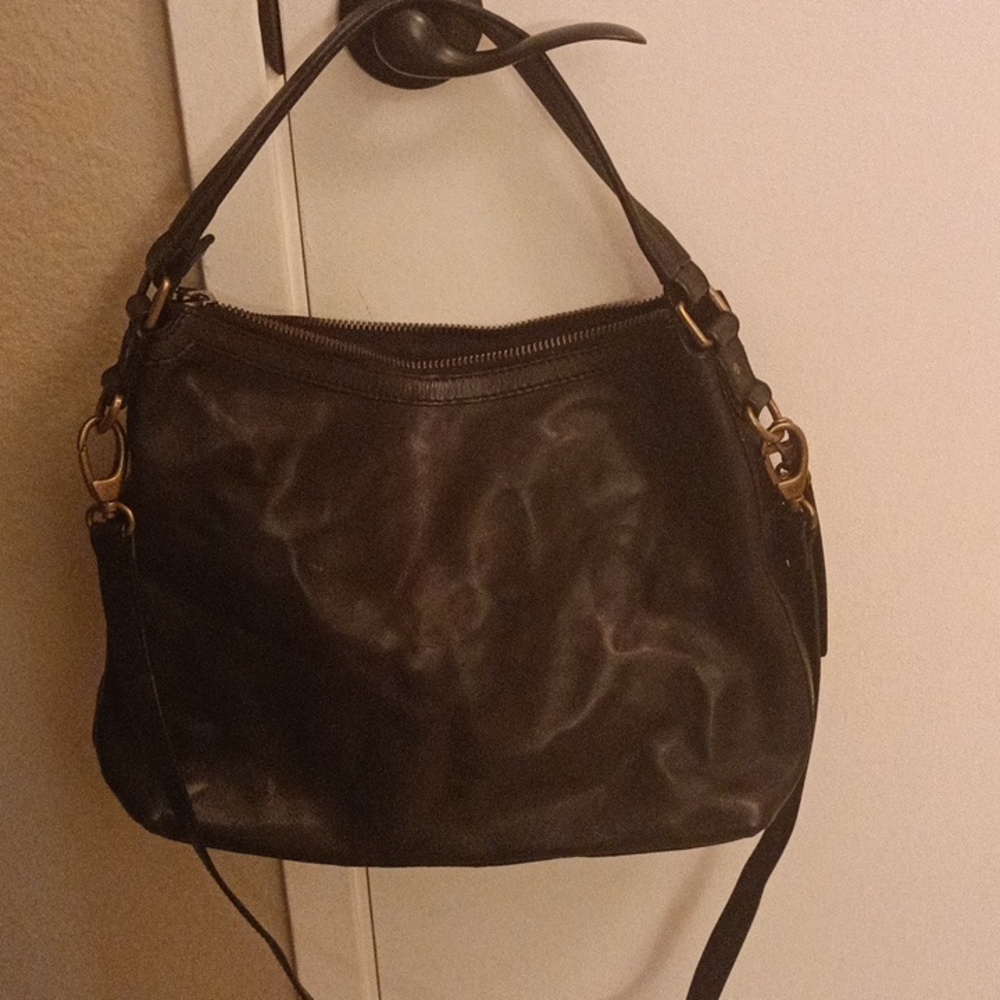 FRYE AND CO. Black Leather Shoulder Bag with Gold Accents - Picture 2 of 6